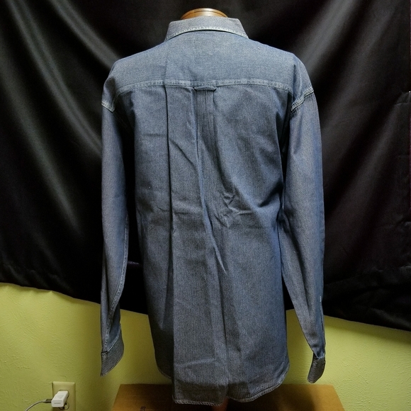 ⭐️4x for $20 Vintage Long Sleeve Button Up Denim-like Shirt - Picture 3 of 6